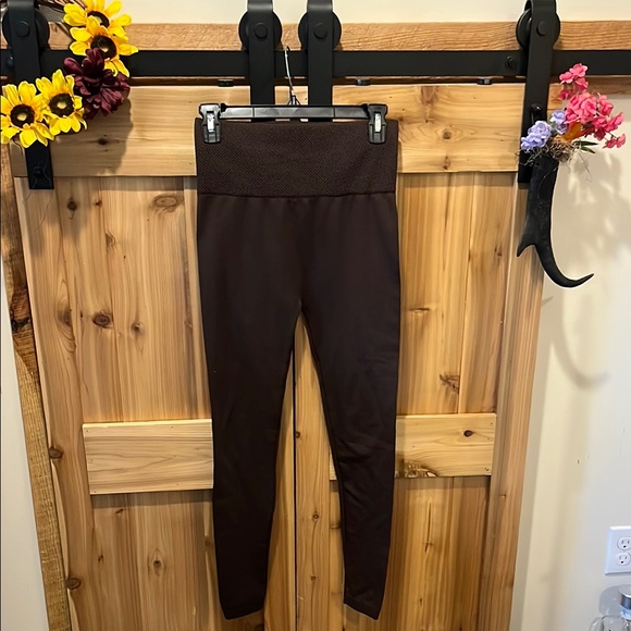 Zenana Outfitters Brown Leggings - Picture 1 of 8